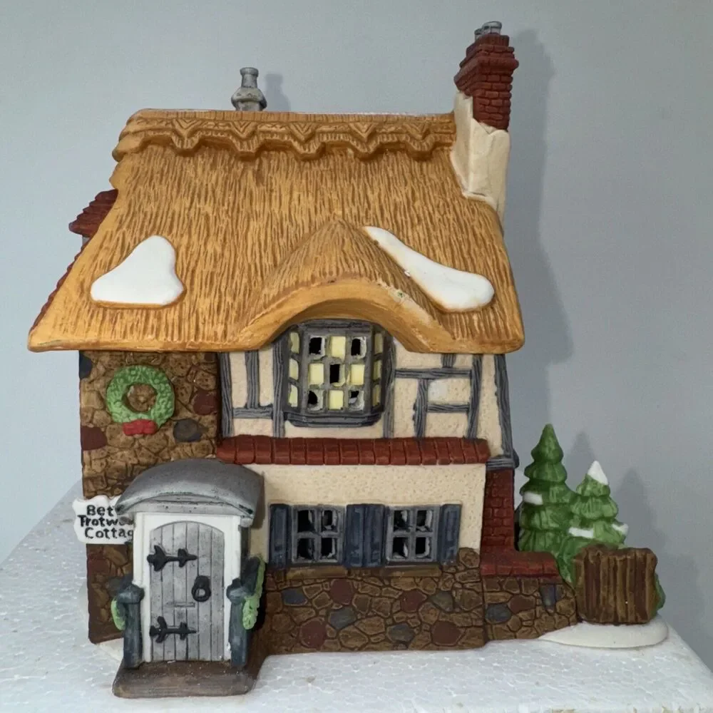 NEW Department 56 Dickens Village Copperfield Betsy Trotwood's Cottage 5550 Dept